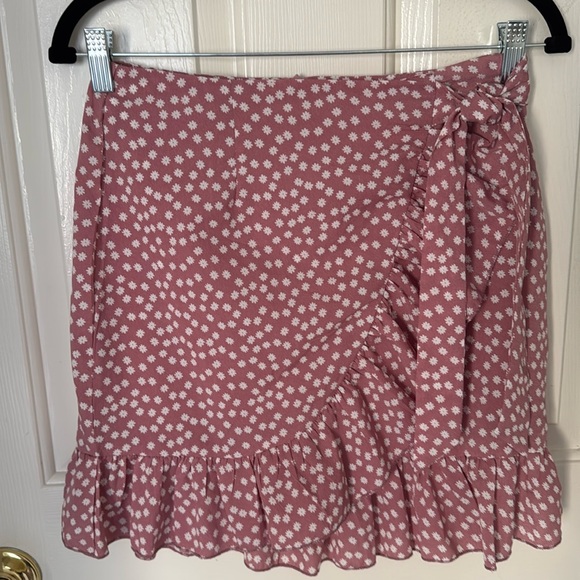 SHEIN Dusty Rose Daisy Skirt - Picture 1 of 6